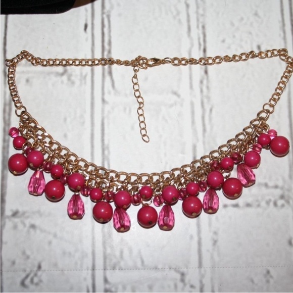 Necklace, Statement, Pink beads on a gold tone chain, Excellent Condition - Picture 2 of 3